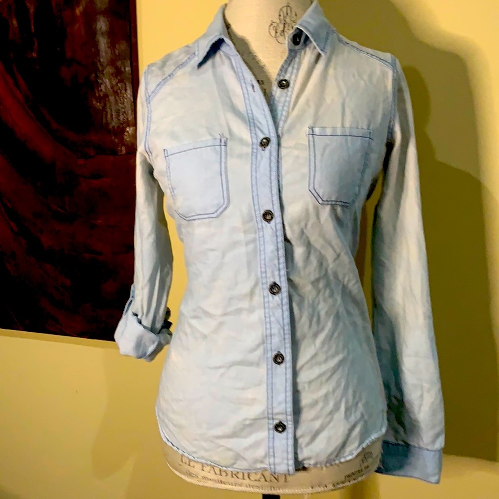 Light blue long/med cuff shirt with lace back